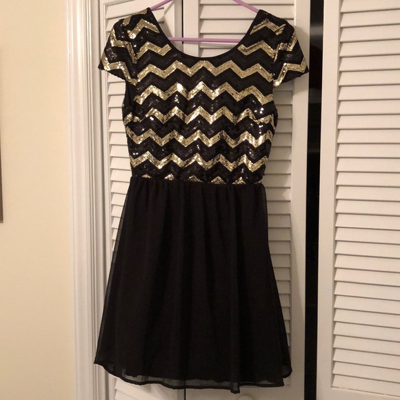 Rue21 Dresses & Skirts - Rue21 Chevron Sequined Dress